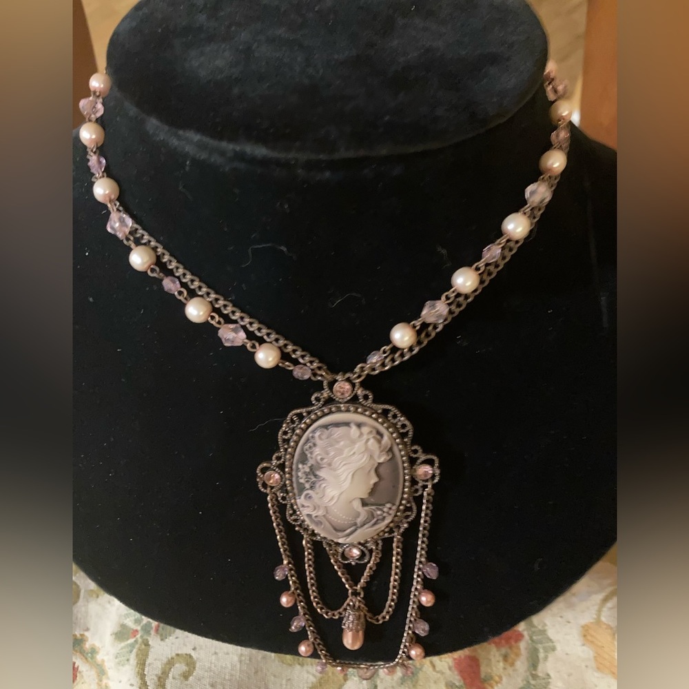Vintage cameo drop pendant with double rose gold colored chain with pink pearls